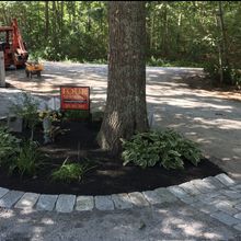 Four Seasons Landscaping - hardscape end of driveway